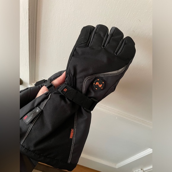 Gloves - Picture 3 of 3